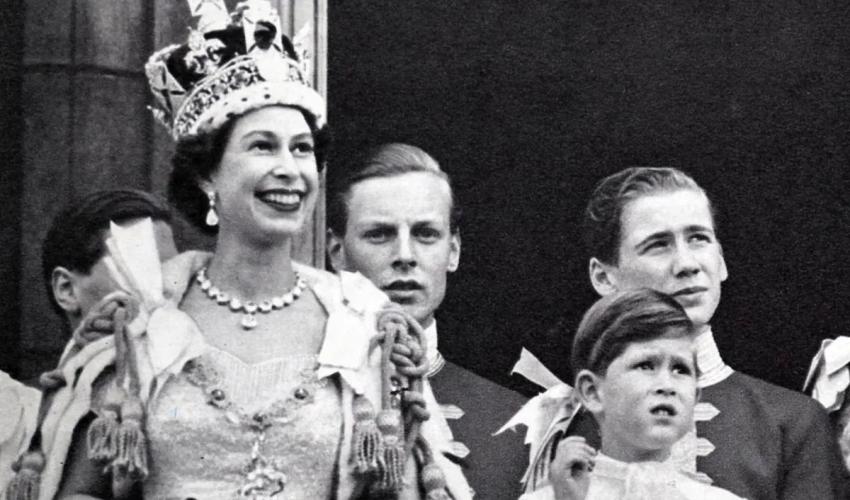 قبل تتويجه الملك تشارلز وذكريات طفولته يوم تنصيب والدته إليزابيث 