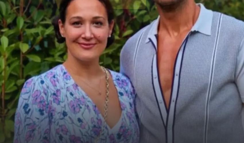 باريش أردوتش برفقة زوجته في قمة بريدج بأبوظبي - صورة معدلة