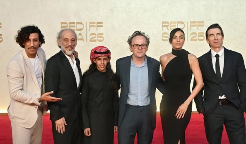 محارِبة الصحراء يعود إلى وطنه