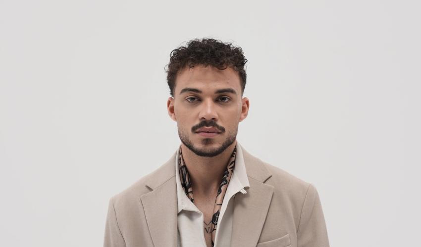 سيلاوي متهم بازدراء الدين الإسلامي و والده يتبرأ منه  