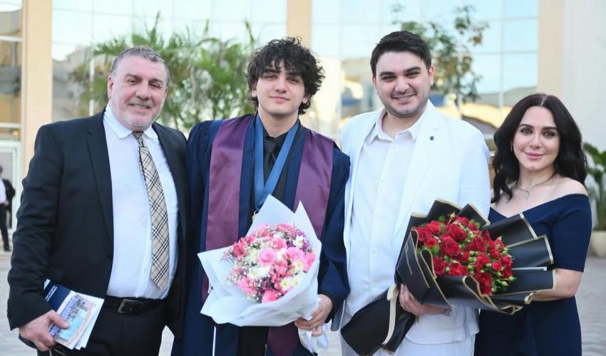 سلاف فواخرجي تحتفل بتخرج ابنها علي في مصر