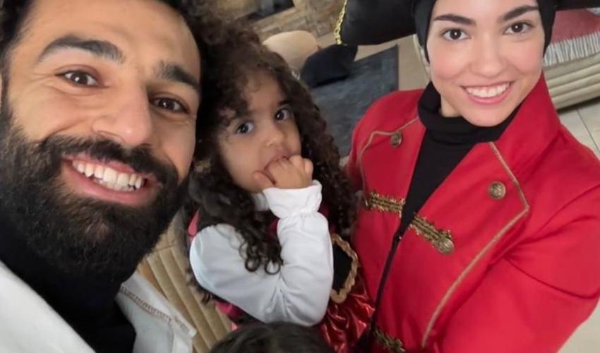 محمد صلاح وزوجته وبناته