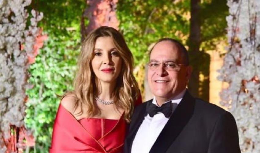 المنتج صادق الصباح مع زوجته الراحلة رنا الزين 