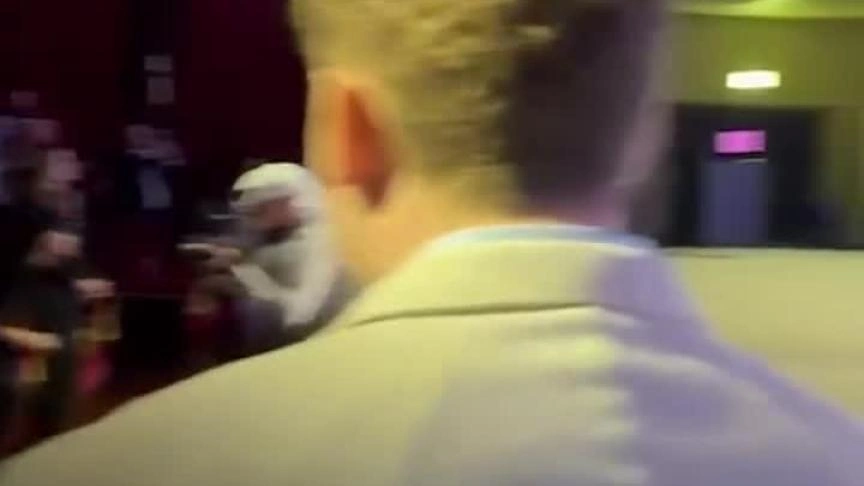 أم هند رجب بكلمة مؤثرة في العرض الافتتاحي لفيلم صوت هند رجب في مهرجان الدوحة السينمائي