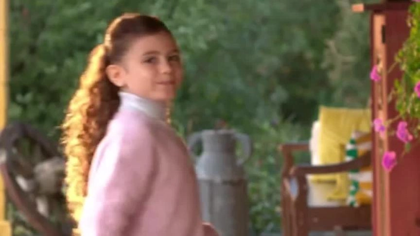 روسيل طفلة جديدة تدخل عالم النجومية