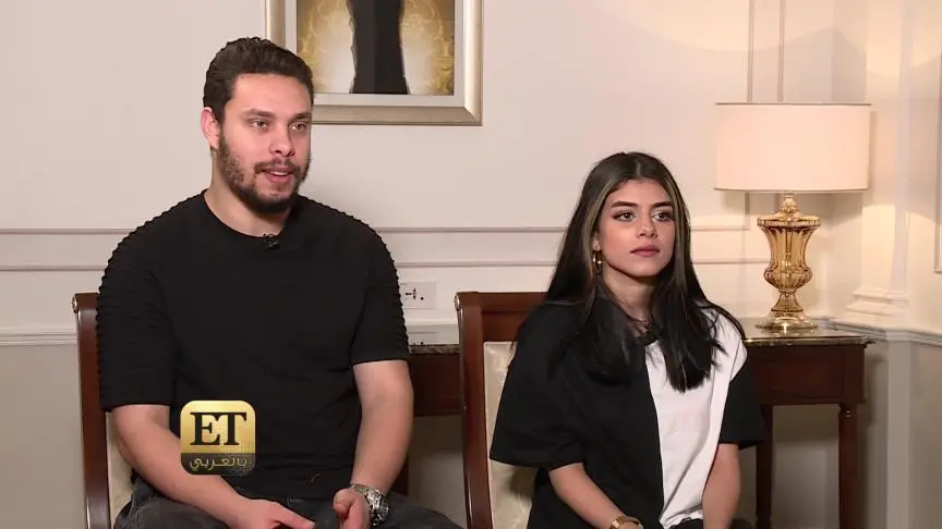 أحمد حسن وزوجته زينب يغادران مصر 