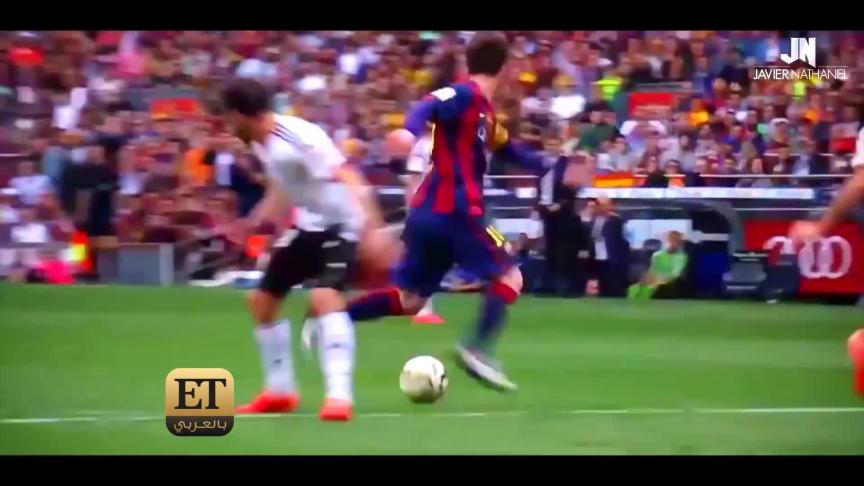 ETO03904 The fans are crazy about football-