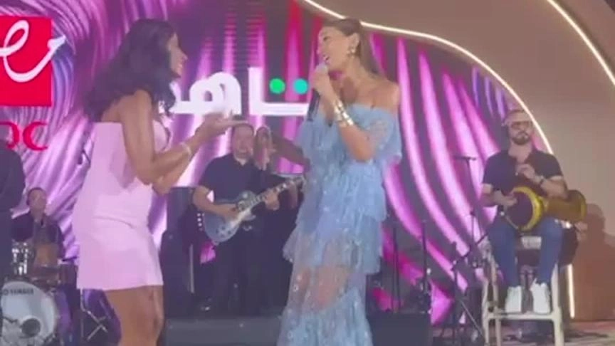 دينا الشربيني تشارك روبي على المسرح بأغنية قلبي بلاستيك