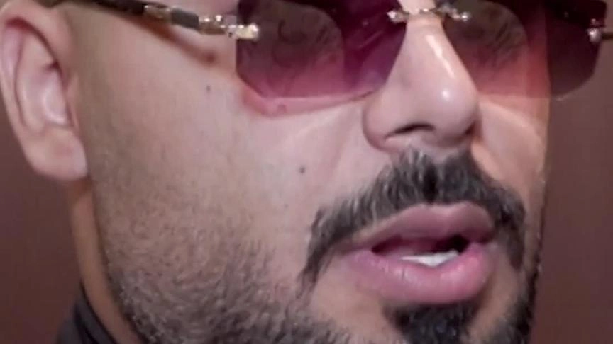 الأخرس يرد على انتقادات  حرب  من حفله بحلب
