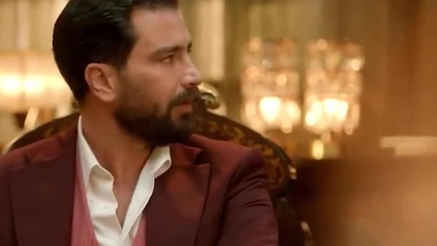 كيف علقت لين برنجكجي على “نسب” الببغاء الذي يشارك معتصم النهار في مسلسل لوبي الغرام