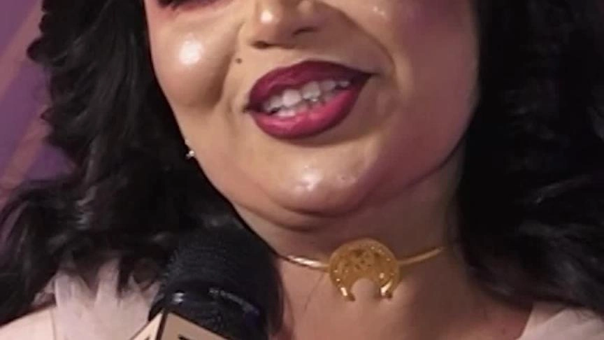 من هي صاحبة  أغنية الذهب؟