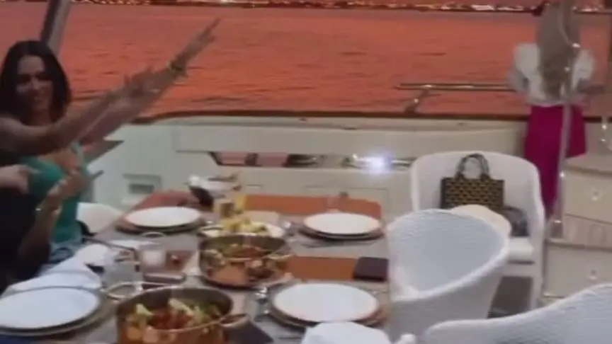 ياسمين صبري في اليخت في قطر