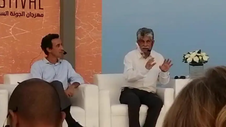 اعتذار انتشال التميمي ليسرا ويحضنها