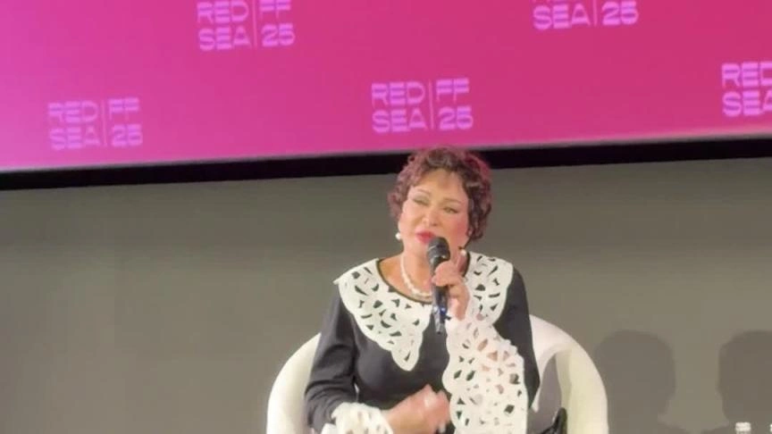 لبلبة في ندوة البحر الأحمر: عمري ما ندمت إني اديت حياتي للفن