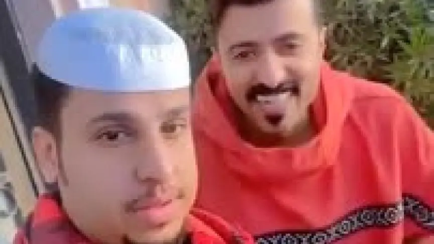 فيصل العيسى يسال الجمهور عن رأيهم ببوستر مسلسل شباب البومب 12