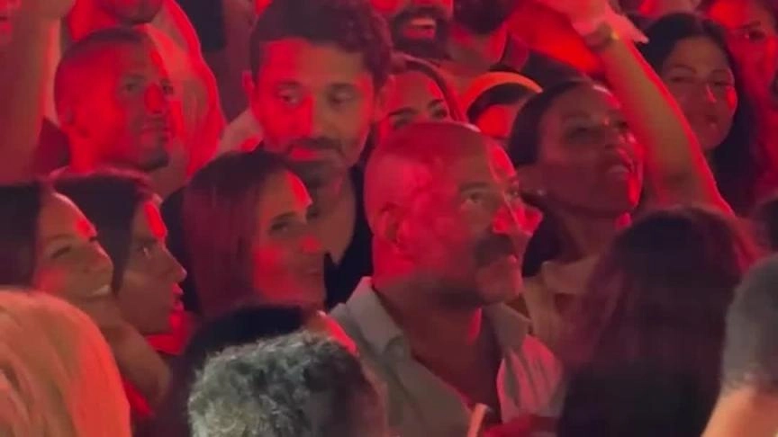 دينا الشربيني تشارك روبي على المسرح بأغنية قلبي بلاستيك