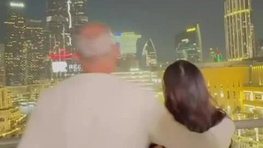 منى زكي وسيد رجب من عرض  نافورة دبي