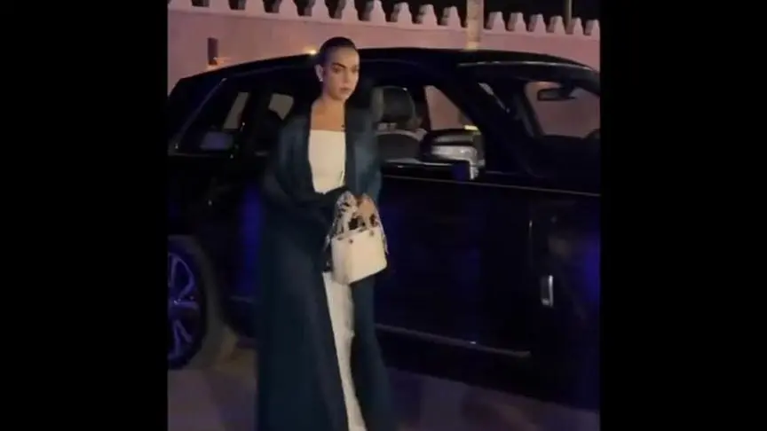 جورجينا رودريغيز بأكثر من اطلالة بالرياصض