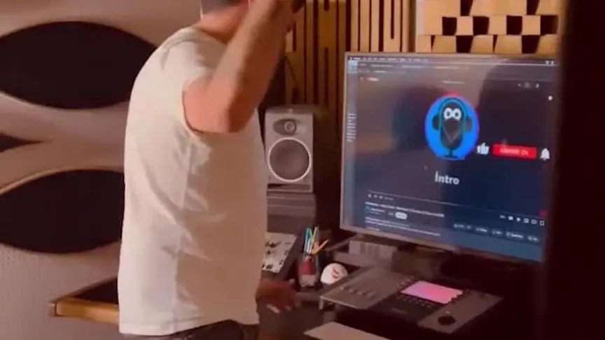 ST ديميت أوزدمير بعد محاولتها الغناء أنا فقط أمزح.mp4 