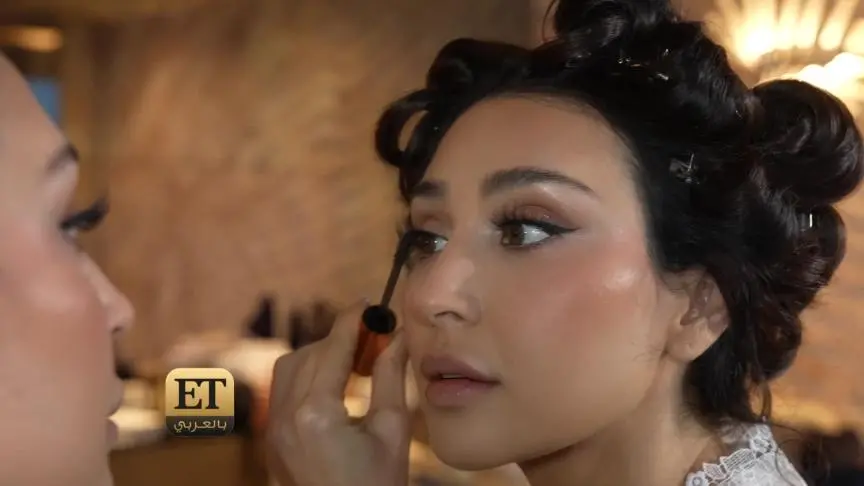 وسام فارس يقيم مايكاب خطيبته سارا ابي كنعان 