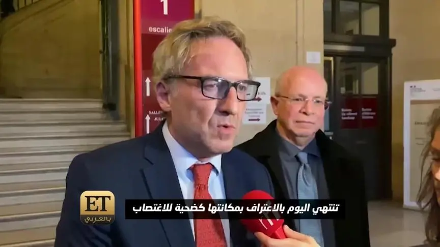 محامي لورا ب. يتحدث 