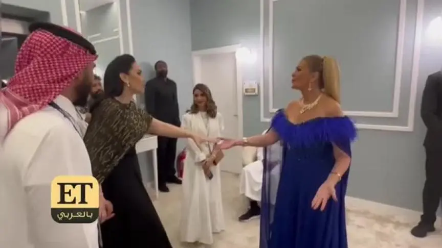 لقاء مي فاروق و يسرا في كواليس روائع الموجي