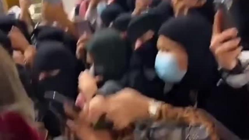 الهام الفضالة في معرض العطور