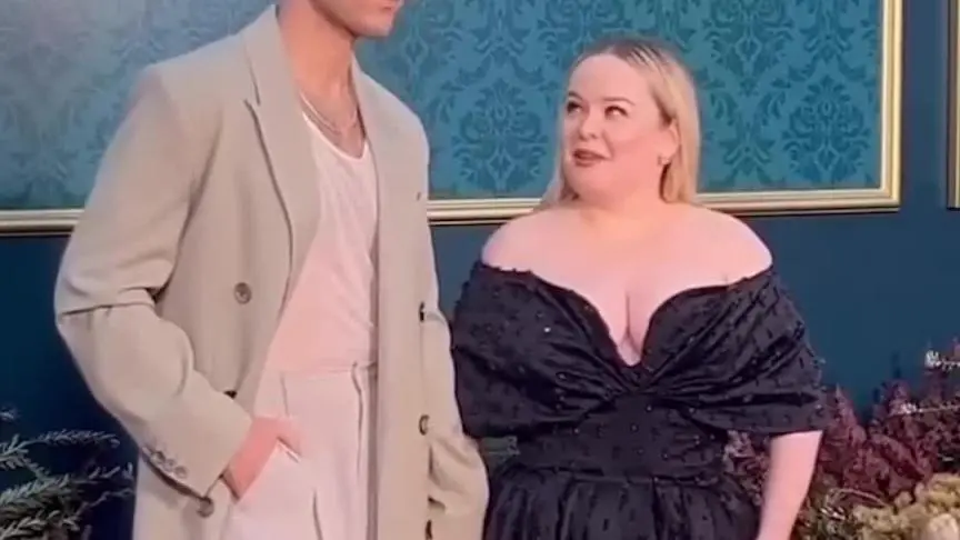 Nicola Coughlan   تثبت نجوميتها بالجزء الثالث Bridgerton 