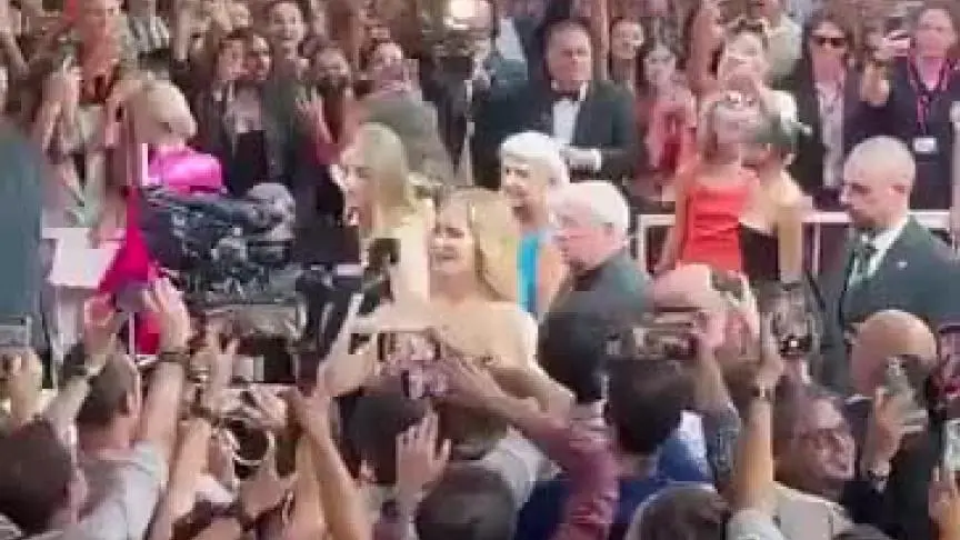 دخول نيكول كيدمان في سالا غراندي في البندقية في العرض الأول لفيلم بيبي جيرل