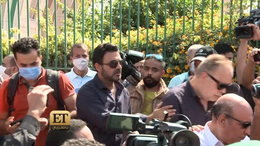 النجوم يشيعون محمود ياسين بالدموع 