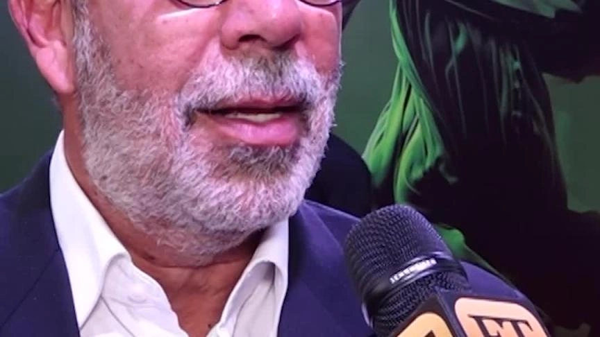 ST- الكاتب مدحت العدل 