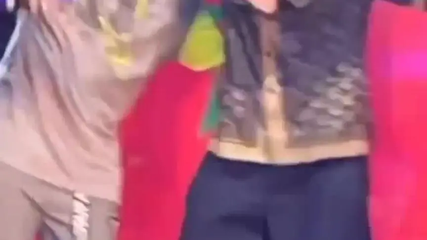 سعد لمجرد يحمل العلم المغربي