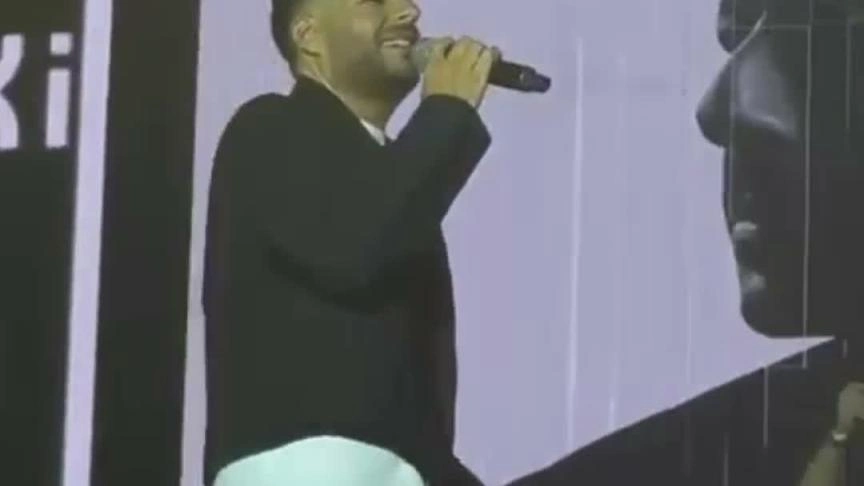 محمد حماقي يحيي شيرين من حفله في الأرينا .. ويتحدث عن الديو الذي جمعهما
