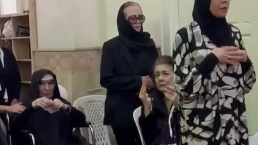 نجلاء فتحي في جنازة ابنتها الوحيدة ياسمين أبوالنجا