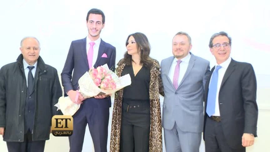 إرتباك و توتر ... ماذا حصل مع إليسا في حملة " ما تنسي "