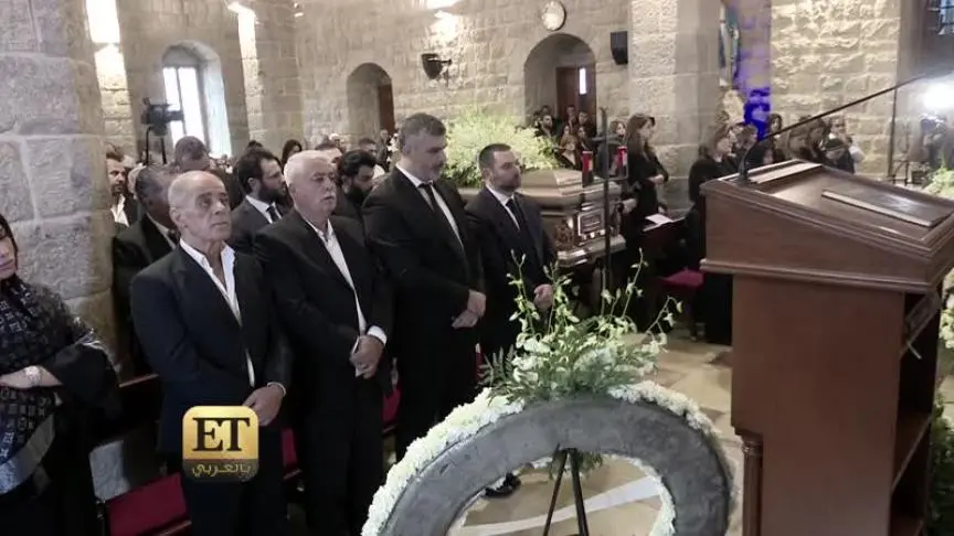 (فلاش باك) فارس كرم يودع والده لمثواه الأخير