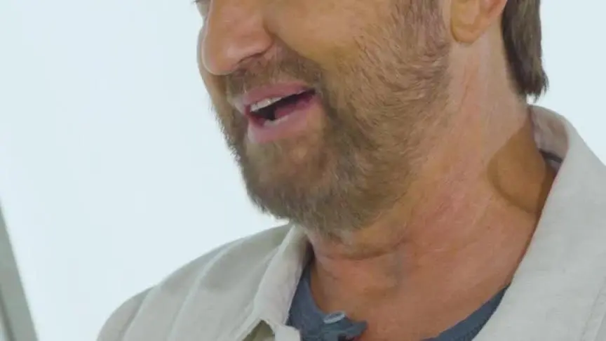 كم سنة احتاج Gerard Butler لإطالة لحيته؟