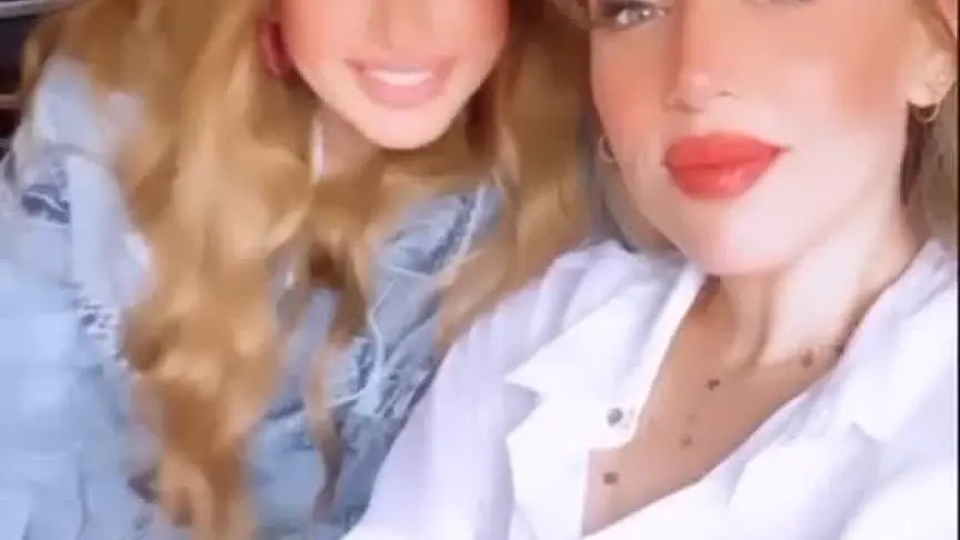 هنا الزاهد وشقيقتها فرح في كواليس حلوة الدنيا سكر