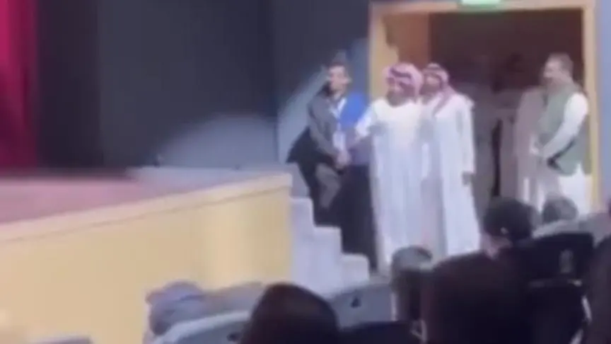 معالي المستشار تركي آل الشيخ خلال دخوله مسرحية سوبر ماركت