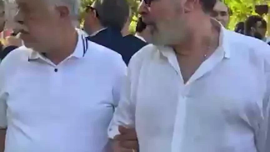 بالملابس البيضاء وبحضور أشرف زكي، صبحي خليل، إسماعيل فرغلي ... تشييع جثمان محمد مرزبان من مسجد حسن الشربتلي بالتجمع الخامس