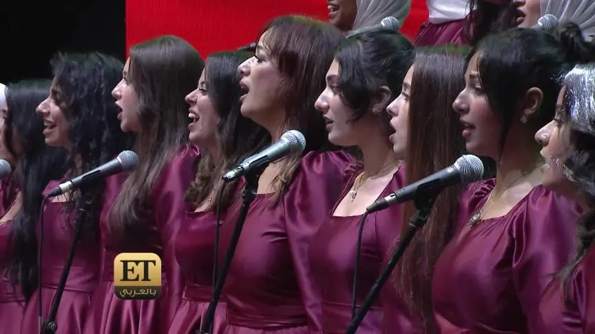 حمزة نمري يبكي/     وفرقة روح الشرق تضع مراسل بالعربي بموقف محرج