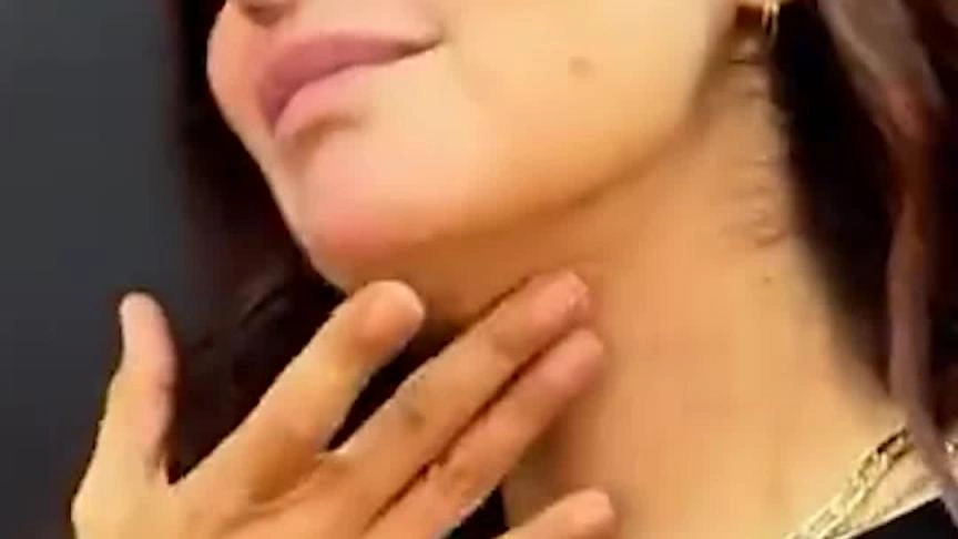 غادة عادل تكشف عن سعادتها بعد عملية شد الوجه: وشي مش زي زمان