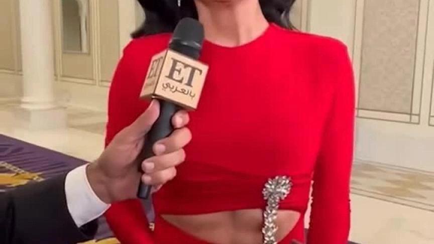 نادين الراسي ترد في ET بالعربي على سؤال المليون حول سر الـ Six packs
