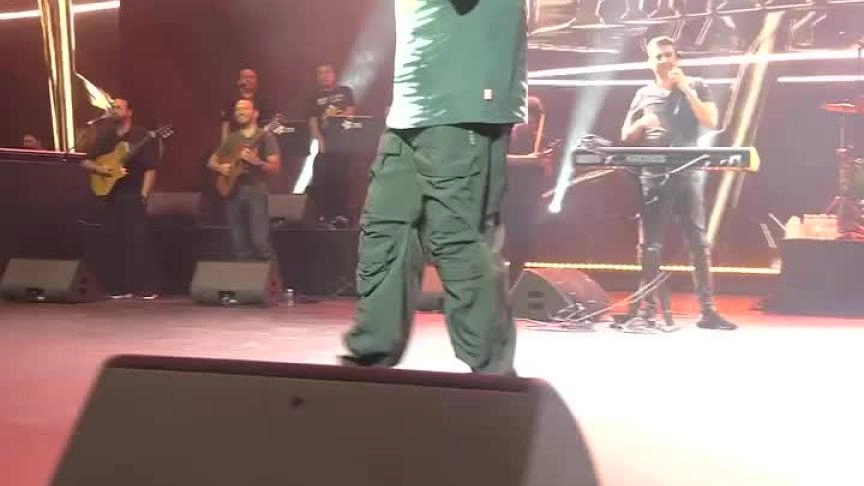 عمرو دياب يُشعل جدة بحفل كامل العدد ويُقدّم ألبومه الجديد لأول مرة في السعودية