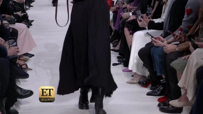 لانا الساحلي تعيد إحياء حقيبة Valentino الشتوية 
