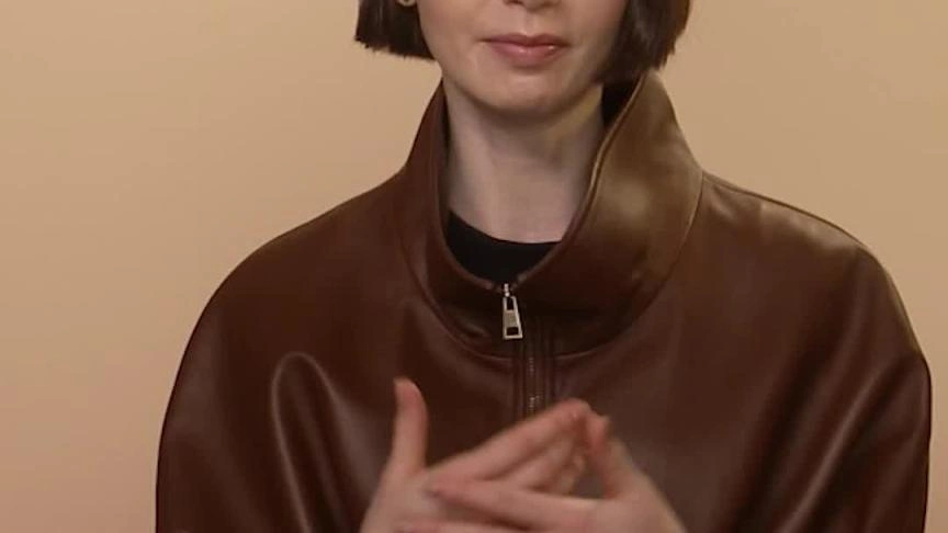 هل ينتقل Emily In Paris إلى دبي؟