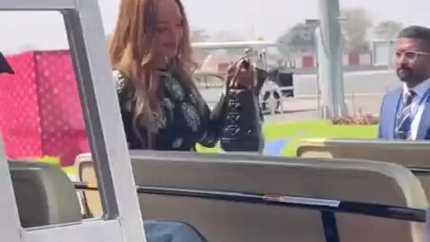 ريهانا لحظة وصولها احتفالات زفاف أنانت أمباني