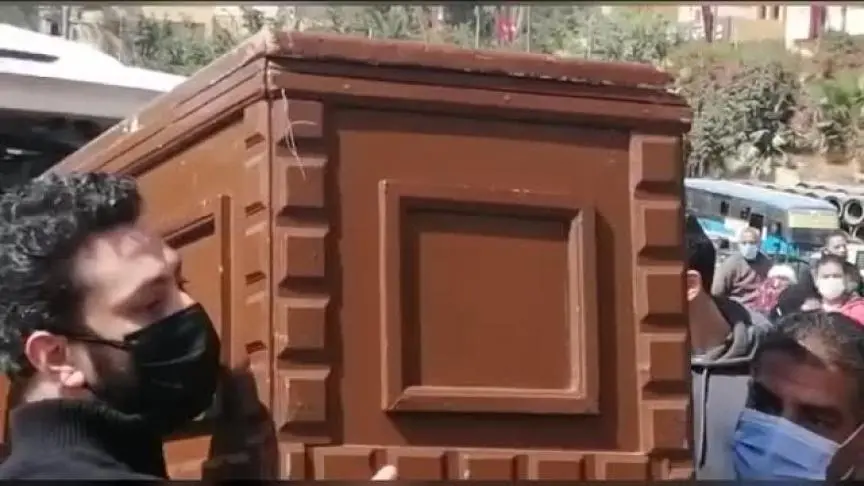 من تشييع جثمان والدة رضوى الشربيني
