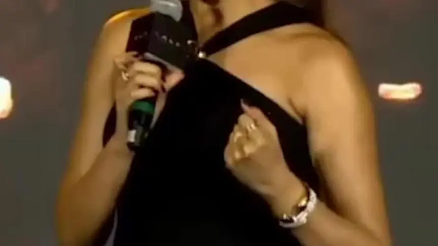 تالق ديبيكا بادوكون بفستان أسود في آخر ظهور لها في مومباي