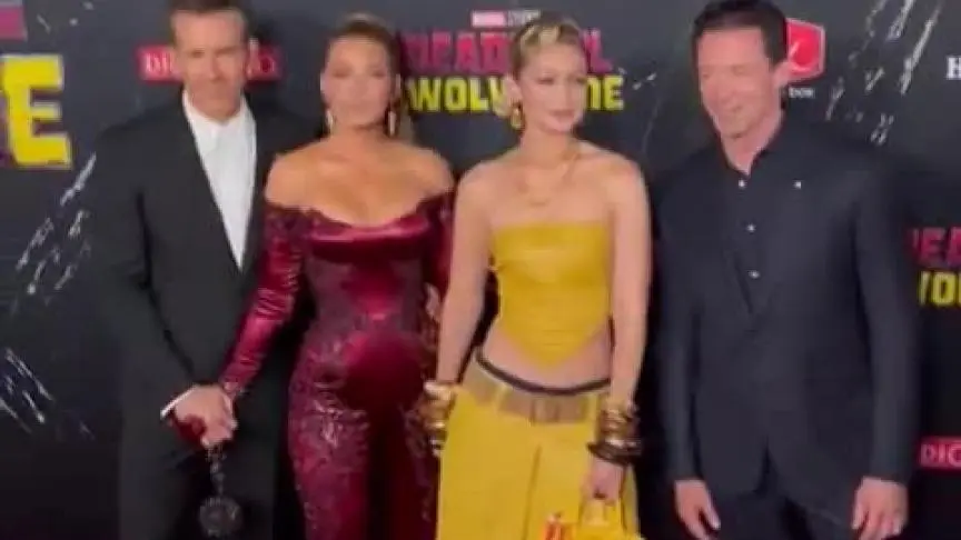 بليك ليفلي وجيجي حديد في عرض فيلم ديدبول ولفيرين 